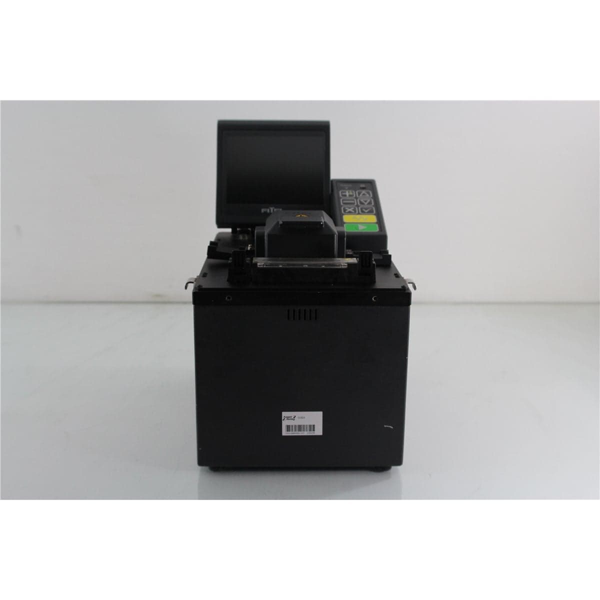 Fitel S182K Fusion Splicer
Rear-mounted keypad and monitor
Rectangular design with a flat top
High-strength accessories
